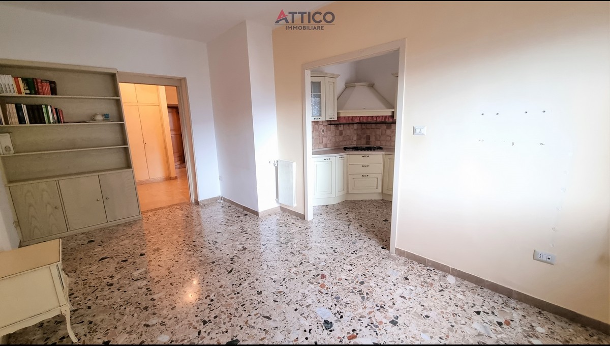 Panoramico appartamento con 3 letto, 2 bagni, riscaldamento ed ascensore in zona Monte Rosello, Via Crispatzu 5 Sassari, Sardegna.